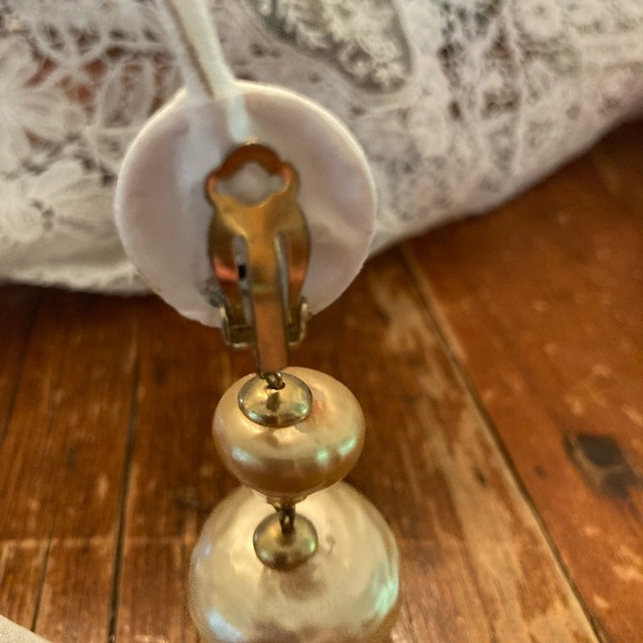 Vintage 1960’s GOLDTONE & Golden Faux Pearls CLIP ON Dangle Earrings 3” ATOMIC - Picture 11 of 11